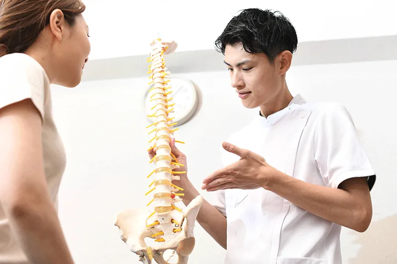 腰痛におすすめの椅子や座り方を教えて！あぐら？正座？長坐位？